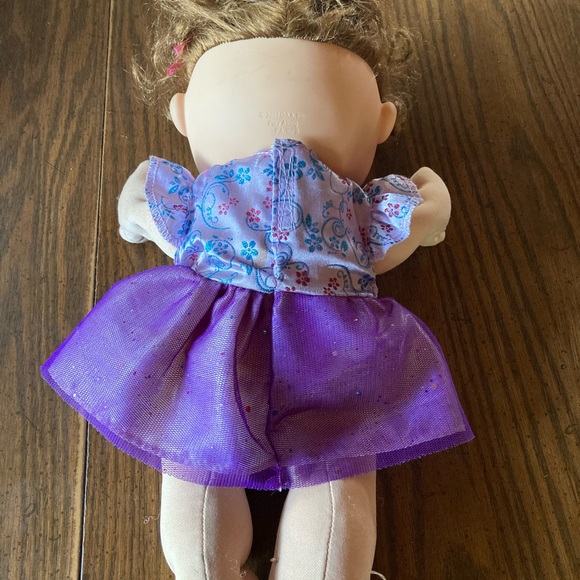 Cabbage patch kid play along 2007 little girl brown curly hair and green eyes - Picture 3 of 8